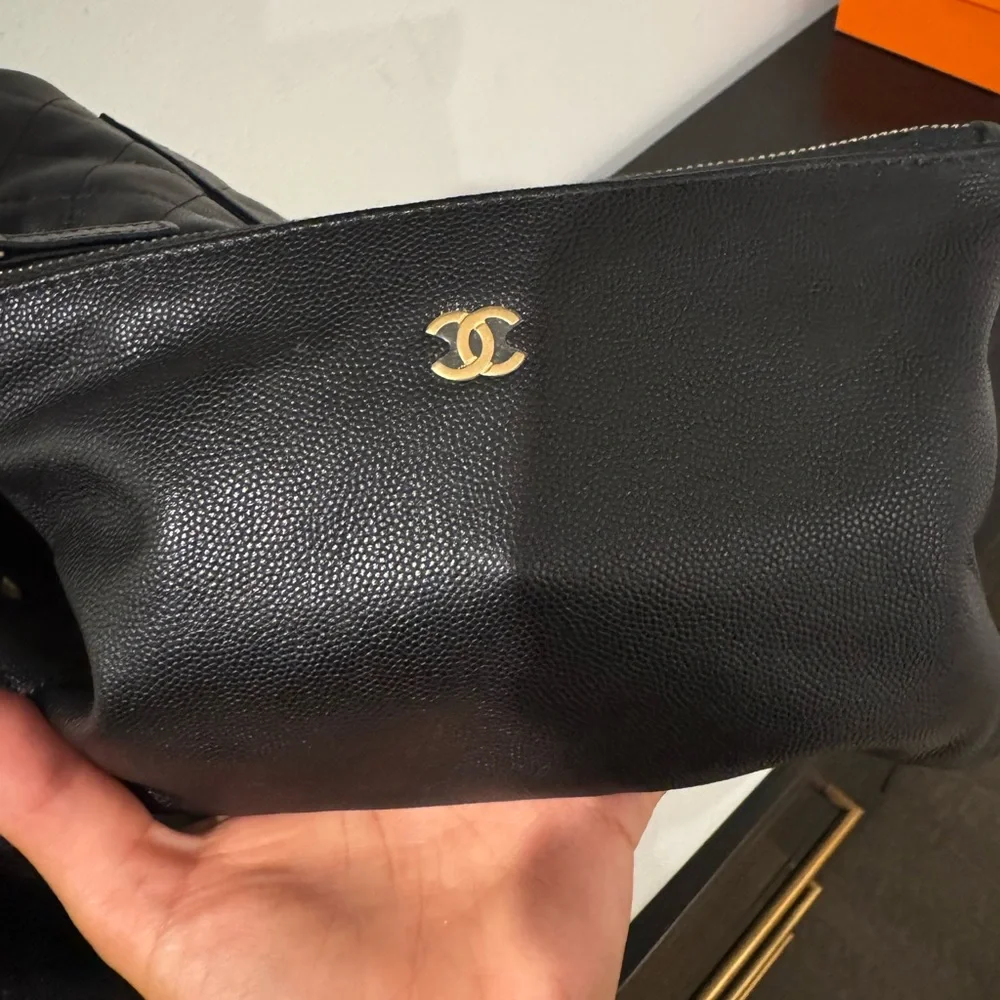 Chanel Black Large 25 Bag with Antique Gold Hardware - Picture 7 of 8